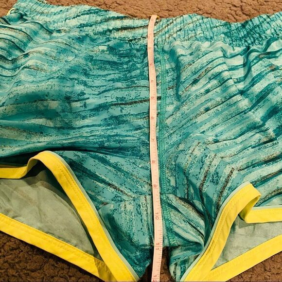 Under Armour Running Shorts Size Small Workout - Picture 9 of 11